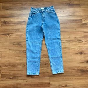 H&M Mom High Waisted Jeans medium blue waist 30” inseam 28”